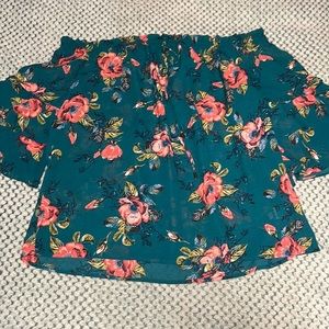 Woman’s off-the-shoulder Blouse